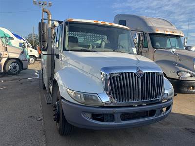 International DuraStar 4300 Mechanic / Service Truck - MAXXFORCE 7, 250HP, Automatic