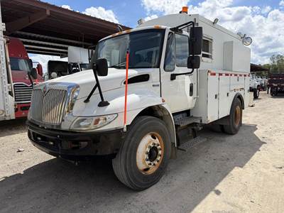 International DuraStar 4300 Mechanic / Service Truck - 230HP, Automatic