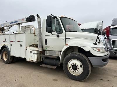 International DuraStar 4400 Mechanic / Service Truck - 240HP, Automatic