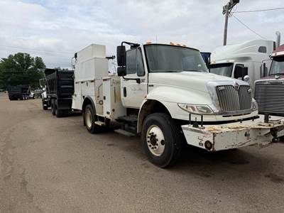 International DuraStar 4400 Mechanic / Service Truck - 250HP, Automatic
