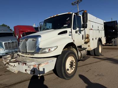 International DuraStar 4400 Mechanic / Service Truck - 250HP, Automatic