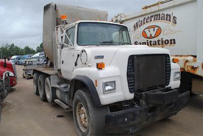 Ford L8000 Tri Axle Mixer / Ready Mix / Concrete Truck - Cummins, 330HP, 9 Speed Manual