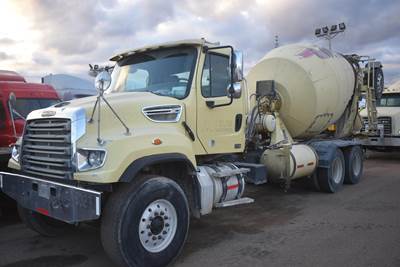 Freightliner 114SD Tri Axle Mixer / Ready Mix / Concrete Truck - Cummins, 370HP, Automatic