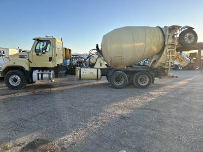Freightliner 114SD Tri Axle Mixer / Ready Mix / Concrete Truck - Cummins, 370HP, Automatic
