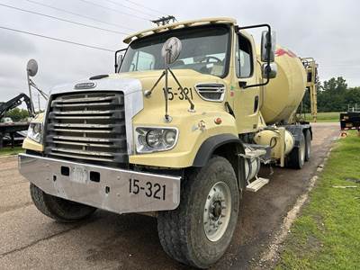 Freightliner 114SD Tri Axle Mixer / Ready Mix / Concrete Truck - Cummins, 370HP, Automatic