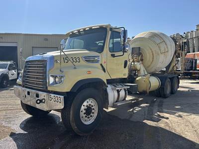 Freightliner 114SD Tri Axle Mixer / Ready Mix / Concrete Truck - Cummins, 370HP, Automatic