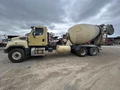 Freightliner 114SD Tri Axle Mixer / Ready Mix / Concrete Truck - Cummins, 370HP, Automatic