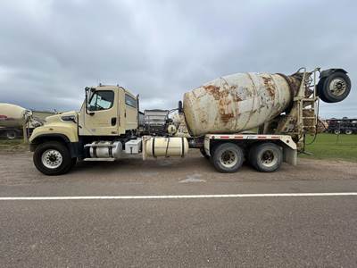 Freightliner 114SD Tri Axle Mixer / Ready Mix / Concrete Truck - Cummins, 380HP, Automatic
