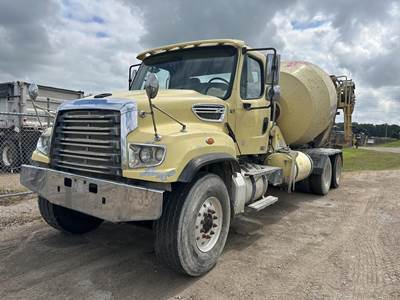 Freightliner 114SD Tri Axle Mixer / Ready Mix / Concrete Truck - Cummins, 370HP, Automatic