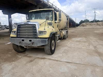 Freightliner 114SD Tri Axle Mixer / Ready Mix / Concrete Truck - Cummins, 370HP, Automatic