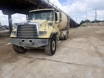 Freightliner 114SD Tri Axle Mixer / Ready Mix / Concrete Truck - Cummins, 370HP, Automatic
