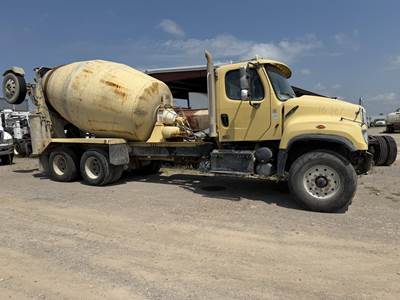 Freightliner 114SD Tri Axle Mixer / Ready Mix / Concrete Truck - Cummins, 370HP, Automatic