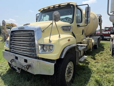 Freightliner 114SD Tri Axle Mixer / Ready Mix / Concrete Truck - Cummins, 370HP, Automatic