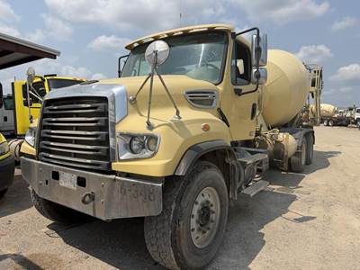 Freightliner 114SD Tri Axle Mixer / Ready Mix / Concrete Truck - Cummins, 370HP, Automatic