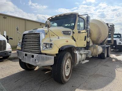 Freightliner 114SD Tri Axle Mixer / Ready Mix / Concrete Truck - Cummins, 370HP, Automatic