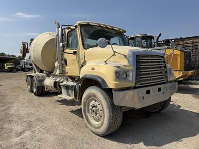 Freightliner 114SD Tri Axle Mixer / Ready Mix / Concrete Truck - Cummins, 370HP, Automatic