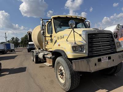 Freightliner 114SD Tri Axle Mixer / Ready Mix / Concrete Truck - Cummins, 370HP, Automatic