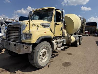 Freightliner 114SD Tri Axle Mixer / Ready Mix / Concrete Truck - Cummins, 370HP, Automatic