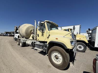 Freightliner 114SD Tri Axle Mixer / Ready Mix / Concrete Truck - Cummins, 370HP, Automatic
