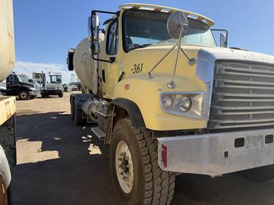 Freightliner 114SD Tri Axle Mixer / Ready Mix / Concrete Truck - Cummins, 370HP, Automatic