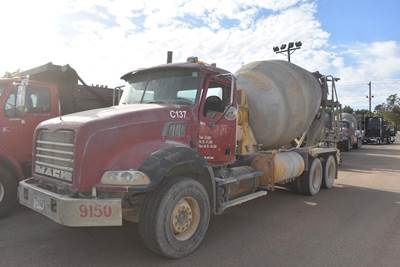 Mack Granite GU813 Mixer / Ready Mix / Concrete Truck - MP7, 395HP, 10 Speed Manual