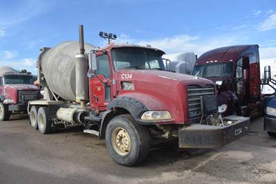 Mack Granite GU813 Mixer / Ready Mix / Concrete Truck - MP7, 395HP, 10 Speed Manual