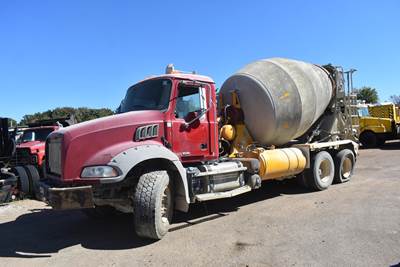 Mack Granite GU813 Mixer / Ready Mix / Concrete Truck - MP7, 395HP, 10 Speed Manual
