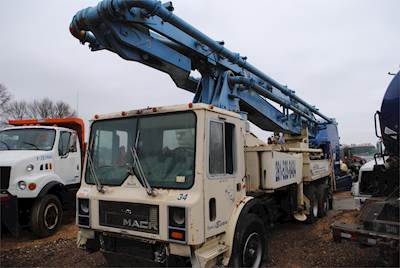 Mack MR686S Mixer / Ready Mix / Concrete Truck - E-6, 350HP, 6 Speed Manual
