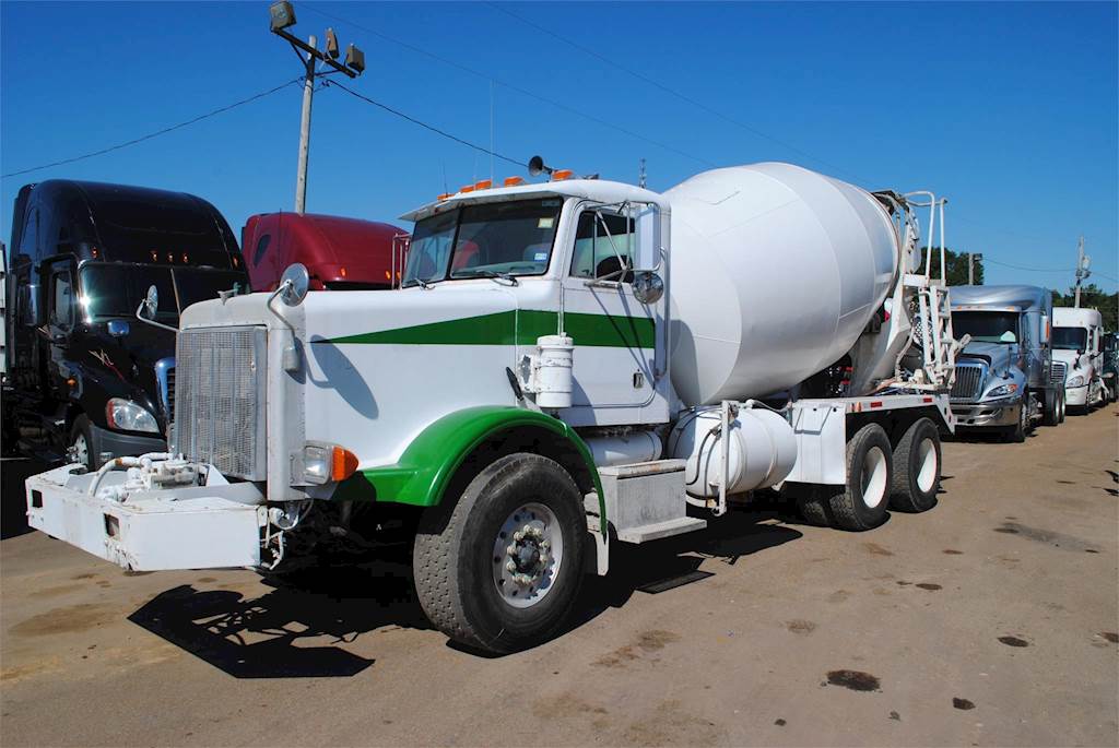 2004 Peterbilt 357 Mixer / Ready Mix / Concrete Truck Caterpillar