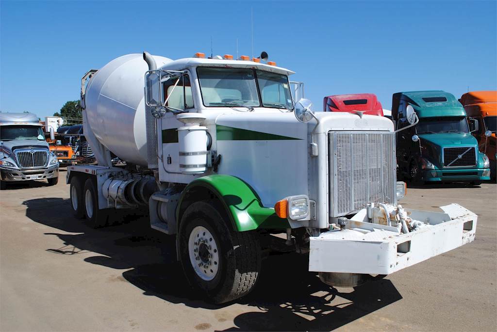 2004 Peterbilt 357 Mixer / Ready Mix / Concrete Truck Caterpillar