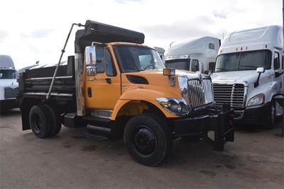 International WorkStar 7400 Plow / Spreader Truck - 250HP, Automatic