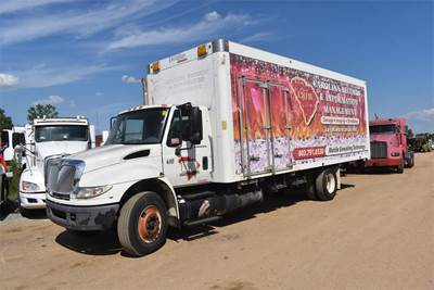 International DuraStar 4400 Single Axle Recycling Truck - DT466, 250HP, Automatic