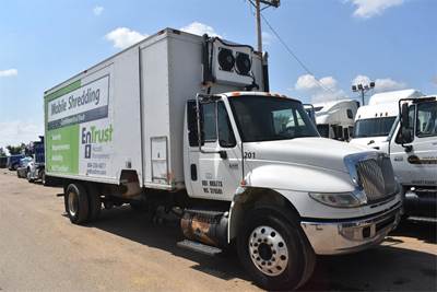 International DuraStar 4400 Single Axle Recycling Truck - DT466, 250HP, Automatic