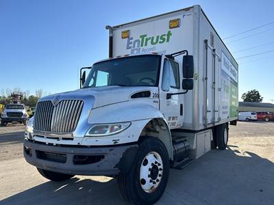 International DuraStar 4400 Single Axle Recycling Truck - 250HP, Automatic