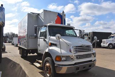 Sterling Acterra Single Axle Recycling Truck - Mercedes-Benz, 230HP, Automatic