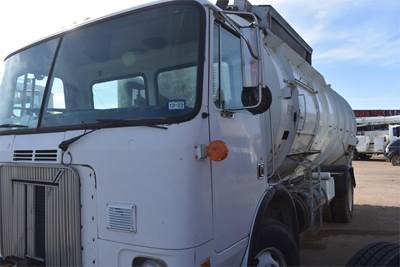 Volvo XPEDITOR WX Single Axle Recycling Truck - D7, 300HP, Automatic