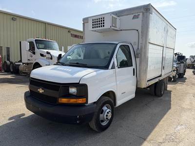 Chevrolet Express 4500 14 ft Refrigerated Truck - Automatic, Liftgate