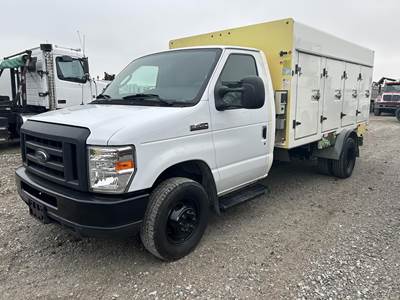 Ford E-450 13 ft Refrigerated Truck - Automatic