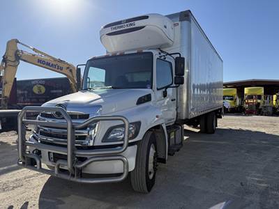 Hino 268 26 ft Refrigerated Truck - 250HP, Automatic, Thermo King, Liftgate