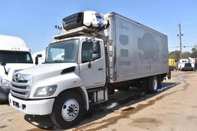 Hino 338 22 ft Refrigerated Truck - 240HP, Automatic, Carrier, Liftgate