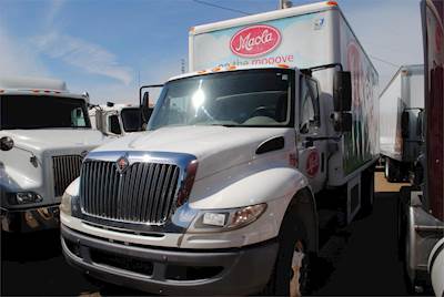 International DuraStar 4300 20 ft Refrigerated Truck - 220HP, Automatic