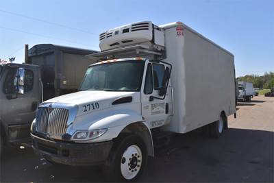 International DuraStar 4300 20 ft Refrigerated Truck - 220HP, Automatic, Thermo King