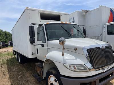 International DuraStar 4300 18 ft Refrigerated Truck - 250HP, Automatic, Thermo King, Liftgate