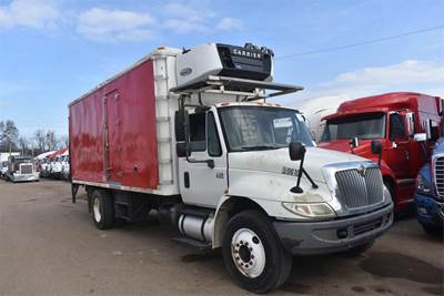 International DuraStar 4300 20 ft Refrigerated Truck - 220HP, Automatic, Carrier