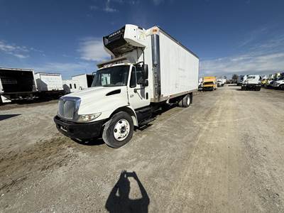 International DuraStar 4300 24 ft Refrigerated Truck - 220HP, Automatic, Carrier