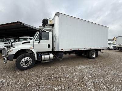 International DuraStar 4300 24 ft Refrigerated Truck - 260HP, Automatic, Thermo King, Multi-Temp