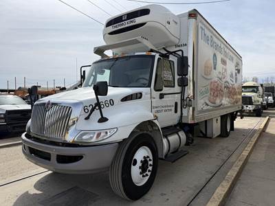 International DuraStar 4300 22 ft Refrigerated Truck - 260HP, Automatic, Thermo King, Liftgate