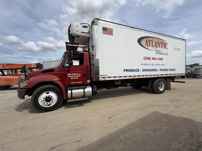 International DuraStar 4300 24 ft Refrigerated Truck - 260HP, Automatic, Carrier, Liftgate