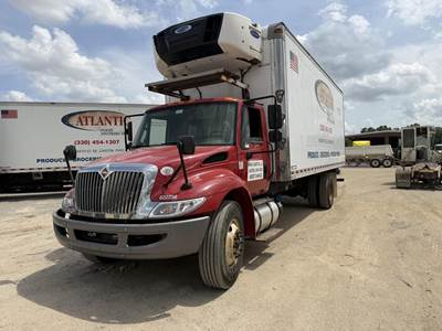 International DuraStar 4300 24 ft Refrigerated Truck - 260HP, Automatic, Carrier, Liftgate