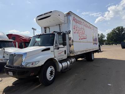 International DuraStar 4300 24 ft Refrigerated Truck - 230HP, Automatic, Thermo King, Liftgate